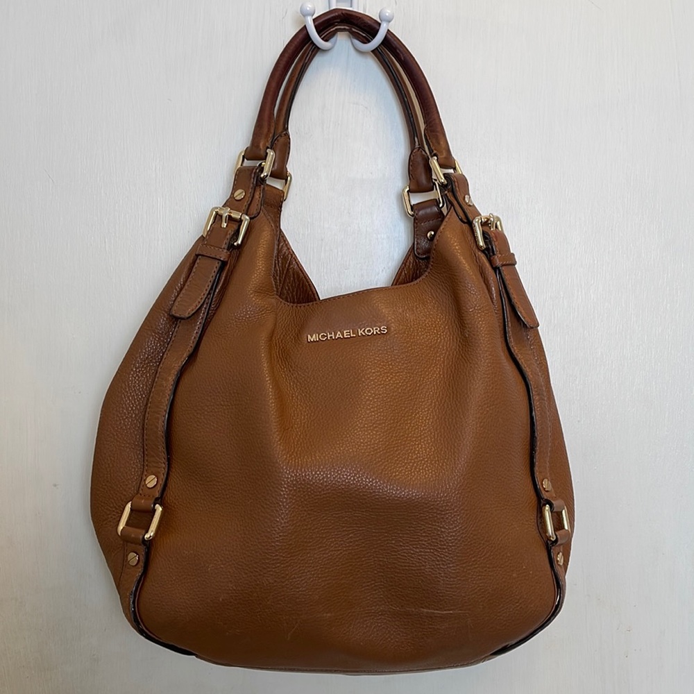 Michael Kors Hobo Bag With Zipper & side compartments brown leather